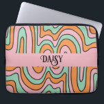 Funda Para Portátil Líneas onduladas personalizadas negrita retrospect<br><div class="desc">Funda portátil estilo Boho 70 con líneas onduladas verdes abstractas de color rosa naranja. Un ambiente de los años 60 y 70.</div>