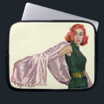 Funda Para Portátil Llévame a Hollywood<br><div class="desc">Artista: Coby Whitmore | Mujer de cabello rojo con un vestido verde sosteniendo un guiño rosado.</div>