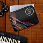 Funda Para Portátil Logo ondulado color negro y elegante<br><div class="desc">Un elegante y sofisticado portátil negro, diseñado con elegantes olas de colores y con un logotipo corporativo. Esta funda protectora ofrece una combinación perfecta de estética y funcionalidad. Su elegante exterior negro se ve acentuado por las vibrantes y coloridas olas que crean un diseño visualmente atractivo. La adición de un...</div>