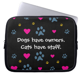 Funda Para Portátil Los perros tienen Dueño-Gatos tener el personal