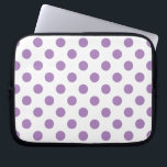 Funda Para Portátil Los puntos de polka de lavanda sobre blanco<br><div class="desc">Puntos de lavanda y de polka blanca</div>