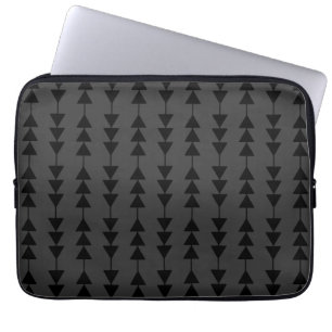 Funda Para Portátil Los triángulos colgantes negros modernos y elegant