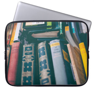 FUNDA PARA PORTÁTIL LOTE DE LIBROS ASOCIADOS