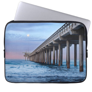Funda Para Portátil Luna llena sobre el muelle, California