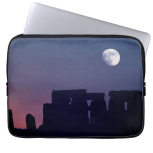 Funda Para Portátil Luna sobre Stonehenge Wiltshire, Inglaterra