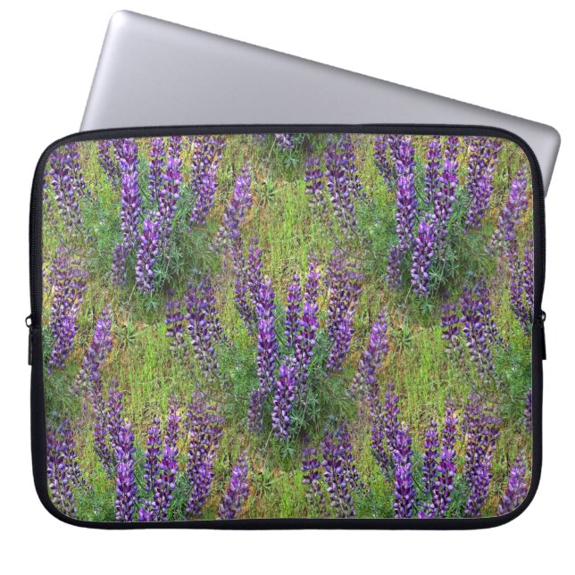 Funda Para Portátil Lupines Galore. (Frente)