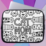 Funda Para Portátil Madre de gato blanco y negro con patas para gatos<br><div class="desc">Mamá de gato blanco y negro con manga de laptop para patas de gato Haz feliz a tu ser querido con esta manga de laptop con un diseño en blanco y negro con muchas patas de gato que dice mamá de gato. La manga ideal para el Día de la Madre...</div>