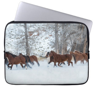 Funda Para Portátil Manada de caballos corriendo en la nieve