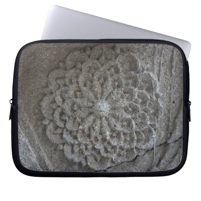 Funda Para Portátil Mandala Carved Stone Neoprene Laptop Sleeve 10" (Frente)