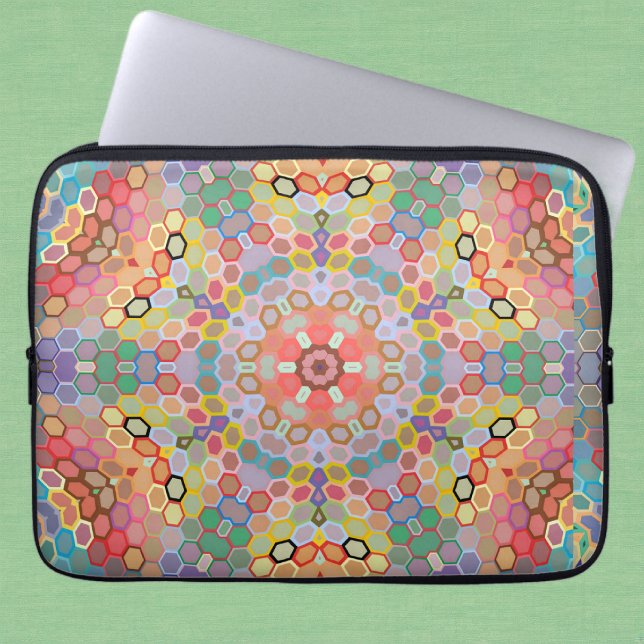 Funda Para Portátil Mandalá Hexagonal Arcoíris (Rainbow Hexagon Mandala Laptop Sleeve by Wormhole Orbital)