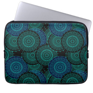 Funda Para Portátil Mandalá redondo azul turquesa sobre fondo negro