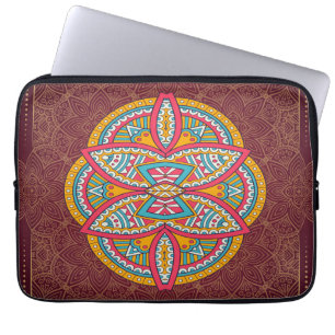 Funda Para Portátil Mandalas sobre el diseño de repetición de Maroon