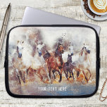 Funda Para Portátil Manga de portátil Watercolor Wild Running Horses<br><div class="desc">Cuero portátil con una imagen acuarela de caballos salvajes corriendo. Hermoso para cualquier amante de los animales,  y por supuesto especialmente para los amantes de los caballos.</div>