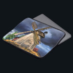 Funda Para Portátil Manga para portátiles de paisajes de viento de los<br><div class="desc">Hermoso paisaje de molino de viento de los Países Bajos - Dibujo Arte Holandés Naturaleza Holanda Mill - Elegir / Añadir su texto / nombre único - Hacer su regalo especial - Redimensionar y mover o eliminar y agregar elementos / imágenes con herramienta de personalización ! - Dibujo y diseño...</div>