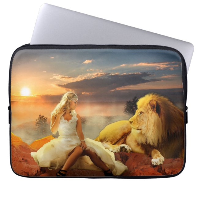 FUNDA PARA PORTÁTIL MANGUITOS DE LAPTOP DE LION Y FANTASÍA DE MUJER (Frente)
