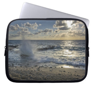 Funda Para Portátil Mar Caribe, Islas Caimán.  Olas rompientes