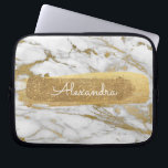 Funda Para Portátil Mármol blanco y dorado con Relieve metalizado dora<br><div class="desc">Mármol blanco y dorado con manga de nombres monograma elegante Purpurina y Relieve metalizado dorado. Esta manga se puede personalizar para incluir su nombre de pila.</div>