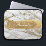 Funda Para Portátil Mármol blanco y dorado con Relieve metalizado dora<br><div class="desc">Mármol blanco y dorado con manga de nombres monograma elegante Purpurina y Relieve metalizado dorado. Esta manga se puede personalizar para incluir su nombre de pila.</div>