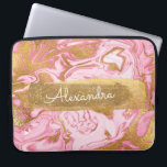 Funda Para Portátil Mármol rosa y blanco con Relieve metalizado dorado<br><div class="desc">Mármol rosa y blanco con Relieve metalizado dorado y Purpurina elegante Funda de nombres de monograma. Este funda se puede personalizar para incluir su nombre de pila.</div>