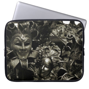 Funda Para Portátil Máscaras oscuras de máscara gótica en blanco y neg