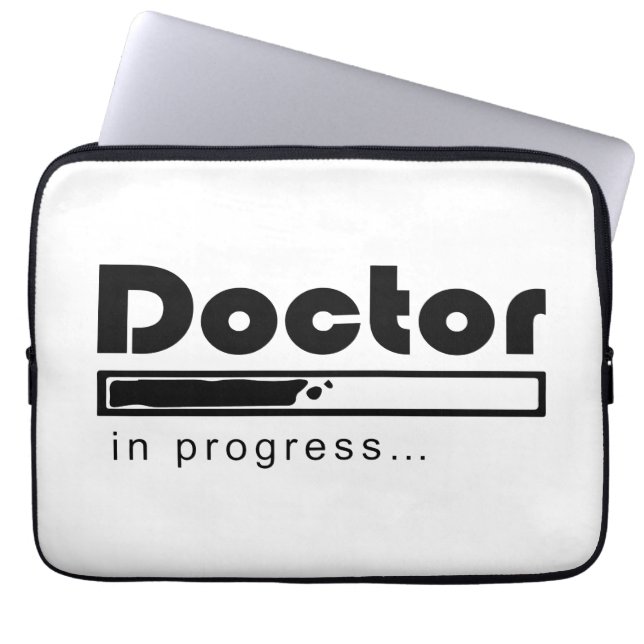 Funda Para Portátil Médico en Progreso Barra de Carga Divertida Estudi (Frente)