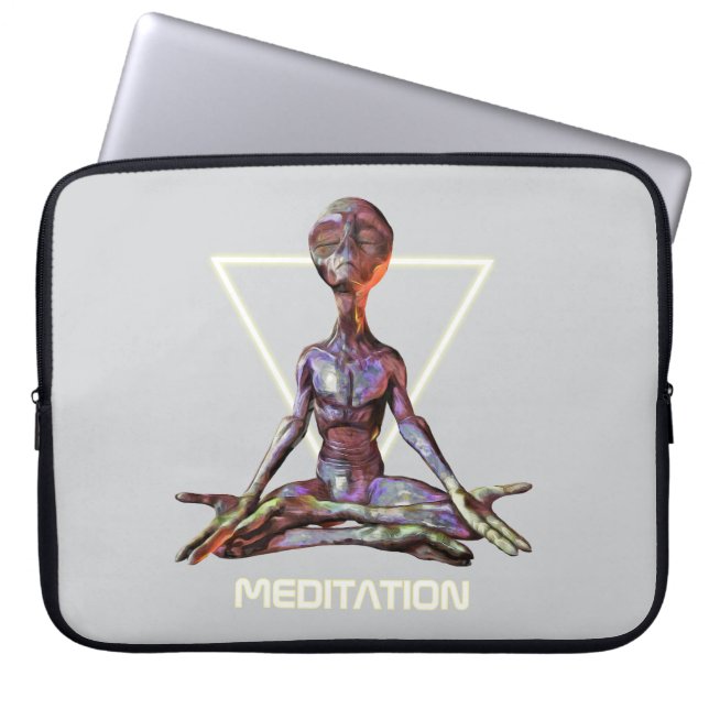 Funda Para Portátil Meditación. Extranjero en posición tranquila (Frente)
