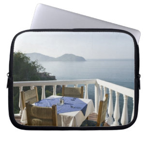 Funda Para Portátil México, Guerrero, Zihuatanejo. Mesa de café sobre