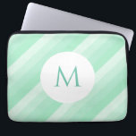 Funda Para Portátil Mint Green Stripes Moderno Monogramado Trendy<br><div class="desc">Mint Green Stripes Modern Monogrammed Trendy Template Laptop Sleeve.</div>