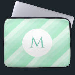 Funda Para Portátil Mint Green Stripes Moderno Monogramado Trendy<br><div class="desc">Mint Green Stripes Modern Monogrammed Trendy Template Laptop Sleeve.</div>