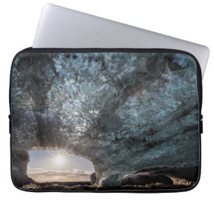 Funda Para Portátil Mirando desde una cueva de hielo, Islandia