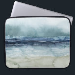 Funda Para Portátil Mist de Mariner - Línea costera<br><div class="desc">Mariner's Mist I por Grace Popp. Cuenta con una línea costera con tonos y tonos azul inmaculado y un cielo nebuloso.</div>
