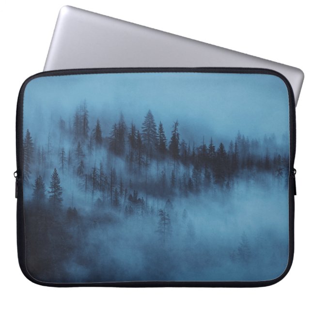 FUNDA PARA PORTÁTIL MISTY PINE FOREST (Frente)