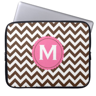Funda Para Portátil Modelo blanco de Chevron del monograma de Brown
