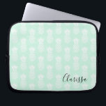 Funda Para Portátil Modelo bonito lindo elegante de la piña de la<br><div class="desc">Menta moderna y modelo blanco de la piña.</div>
