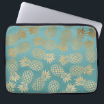 Funda Para Portátil modelo tropical de la piña del falso oro elegante<br><div class="desc">Falso modelo de moda y elegante de la piña del oro. Usted puede modificar el color de fondo para requisitos particulares.</div>