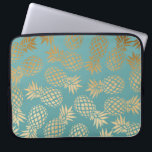 Funda Para Portátil modelo tropical de la piña del falso oro elegante<br><div class="desc">Falso modelo de moda y elegante de la piña del oro. Usted puede modificar el color de fondo para requisitos particulares.</div>