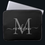 Funda Para Portátil Moderno Monograma Negro Gris Plata Guión Giratorio<br><div class="desc">Monograma moderno Moda negras negras negras negras nombre guión del ordenador</div>