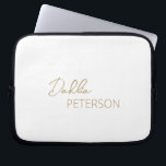 Funda Para Portátil Moderno y elegante de oro simple<br><div class="desc">Moderno funda de portátil de oro falso con un diseño sencillo y mínimo personalizado con su nombre en un guión elegante y letra sans serif contemporánea.</div>