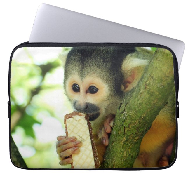 Funda Para Portátil Mono de ardilla de bebé lindo comiendo un bizcocho (Frente)