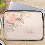 Funda Para Portátil Monograma acuarela floral<br><div class="desc">Esta manga monogramada para ordenador portátil está decorada con pasto de pampas acuáticas,  eucalipto,  flores y hojas secas sobre un fondo rosado de color. Personalizable fácil. Acuarela original © Michele Davies.</div>