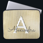 Funda Para Portátil Monograma blanco y rayado de Relieve metalizado do<br><div class="desc">Monograma blanco y con rayas de Relieve metalizado dorado y Funda inicial. Este funda se puede personalizar para incluir su nombre inicial y su nombre de pila.</div>