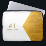 Funda Para Portátil Monograma Clásico Elegante Mínimo Oro Blanco<br><div class="desc">Una funda para portátil negro para el hogar o el trabajo, con un sencillo monograma de oro minimalista moderno y limpio con iniciales simples de tipografía de funda inferior. Una marca de puntuación (punto) divide la primera y la última inicial como un simple elemento de diseño que define este estilo...</div>