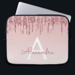Funda Para Portátil Monograma color de rosa rosado del purpurina y de<br><div class="desc">Rosa de Rubor - falsa caja elegante del ordenador portátil del monograma del purpurina y de la chispa del goteo del oro color de rosa. Este caso con monograma se puede modificar para requisitos particulares para incluir su inicial y nombre.</div>