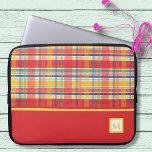 Funda Para Portátil Monograma colorido de las madras rojas plateadas<br><div class="desc">Esta agradable bolsa de laptop estilo patrón de plaid será una de tus favoritas para él o ella. Creado en un patrón colorido de colores primarios con un contraste rojo. Simplemente personaliza el texto en monograma en el sencillo editor de Zazzle.</div>