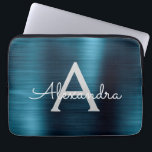 Funda Para Portátil Monograma de acero inoxidable de Moda moderna metá<br><div class="desc">Relieve metalizado metálico de acero inoxidable azul y gris  Monograma moderno y elegante. Esta funda monogramada personalizada de portátil puede ser personalizada para incluir su nombre inicial y de pila y es un Navidad perfecto o regalo de cumpleaños.</div>