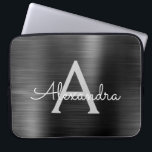 Funda Para Portátil Monograma de acero inoxidable metálico moderno neg<br><div class="desc">Relieve metalizado metálico de acero inoxidable negro y gris  Monograma moderno y elegante. Esta funda monogramada personalizada de portátil puede ser personalizada para incluir su nombre inicial y de pila y es un Navidad perfecto o regalo de cumpleaños.</div>