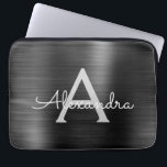 Funda Para Portátil Monograma de acero inoxidable metálico moderno neg<br><div class="desc">Relieve metalizado metálico de acero inoxidable negro y gris  Monograma moderno y elegante. Esta funda monogramada personalizada de portátil puede ser personalizada para incluir su nombre inicial y de pila y es un Navidad perfecto o regalo de cumpleaños.</div>