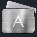 Funda Para Portátil Monograma de acero inoxidable plateado de lujo<br><div class="desc">Elegante Manga Monograma De Lujo Plata Faux Stainless Steel. Esta manga se puede personalizar para incluir su nombre inicial y su nombre de pila.</div>