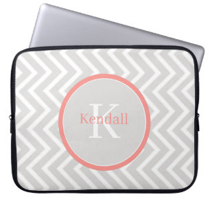 Funda Para Portátil Monograma de Coral Chevron