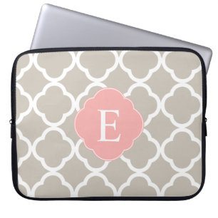 Funda Para Portátil Monograma de cuatrefolias rosadas de Tan Peach